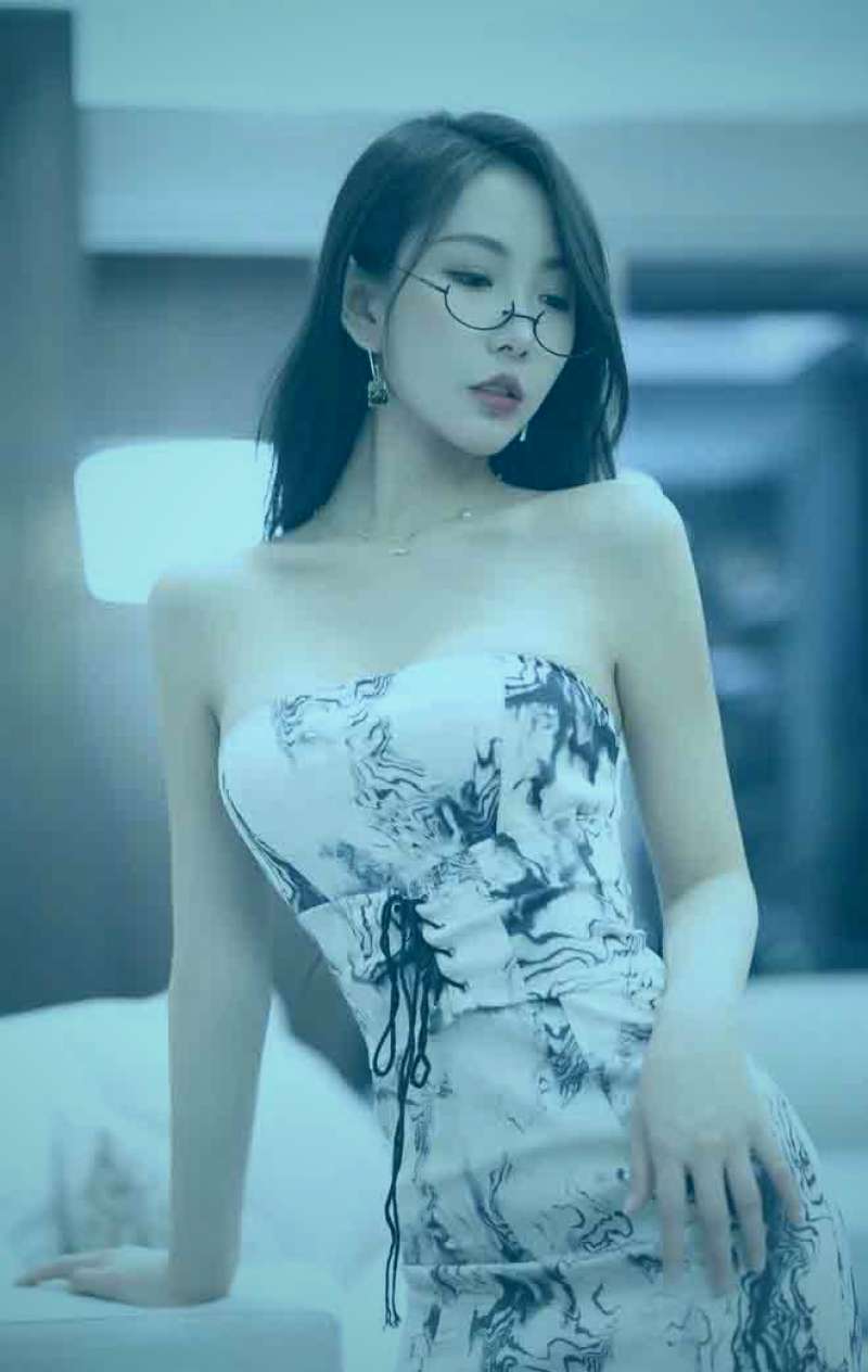 风格迥异的动画角色剪影汇聚成一道光谱