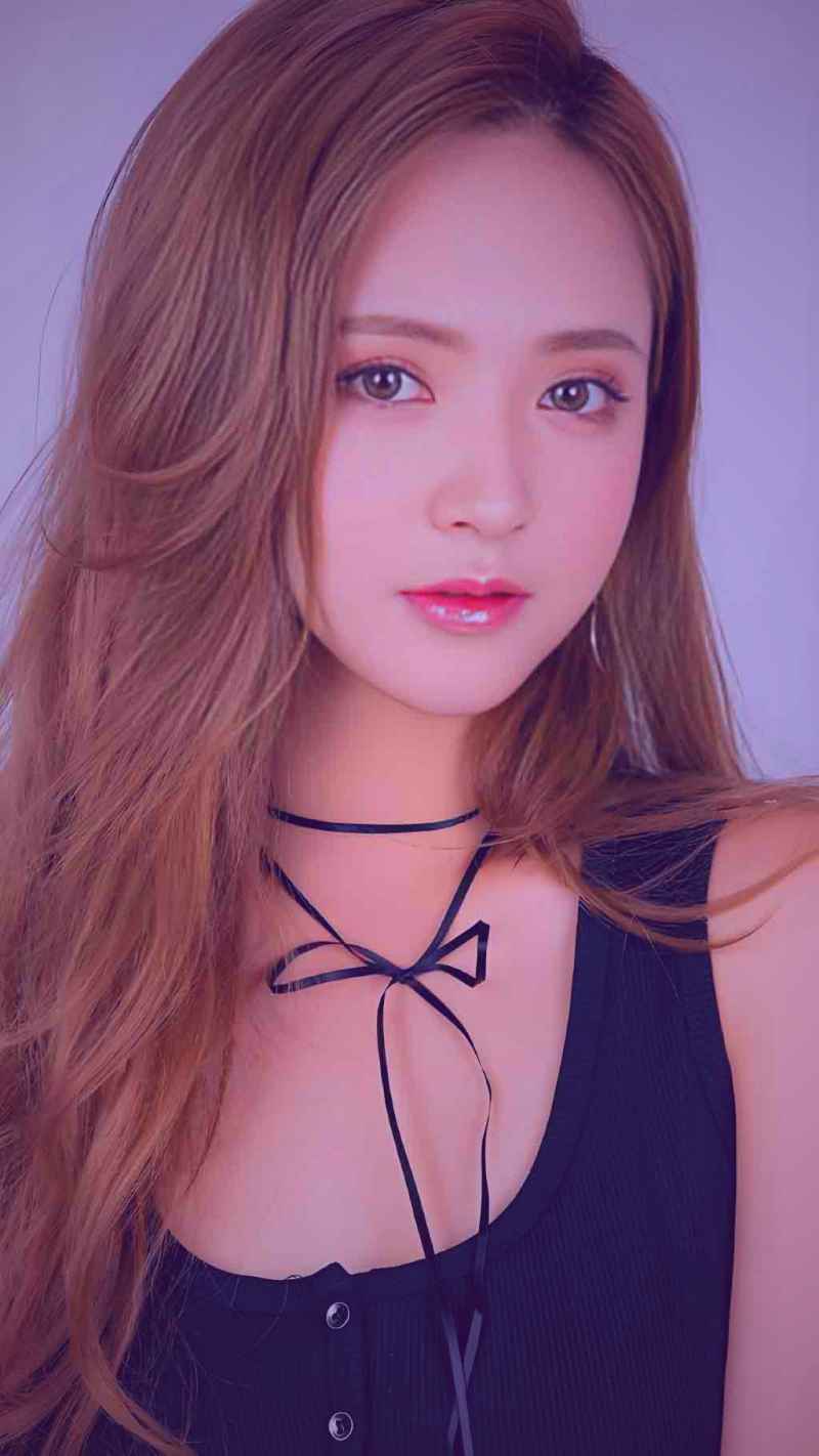 《午后三时的魔女集会》剧照截图，展现温馨的日常场景与魔法微光