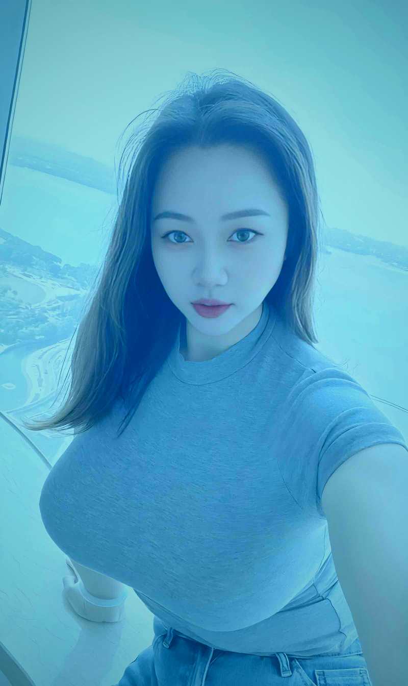 冷门高分动画中细腻的情感场景，角色在黄昏下的背影充满故事感